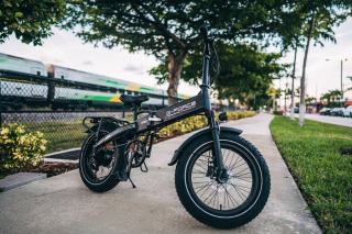 Avantages du déplacement électrique en ville : guide pratique