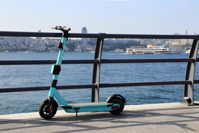 Différence entre trottinette et patinette électrique : tout comprendre Différence entre trottinette et patinette électrique : tout comprendre